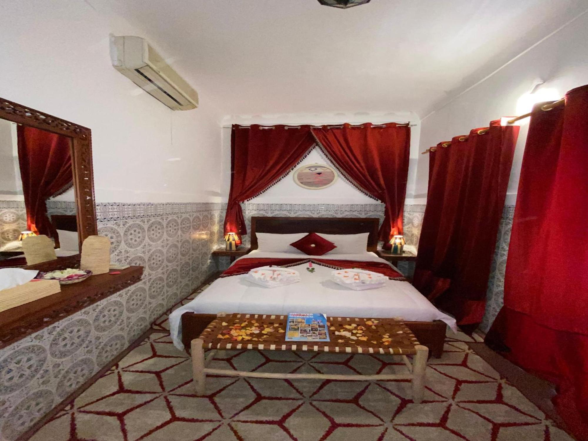 Riad Lazord De Marrakech Entier Marrakesh Eksteriør billede