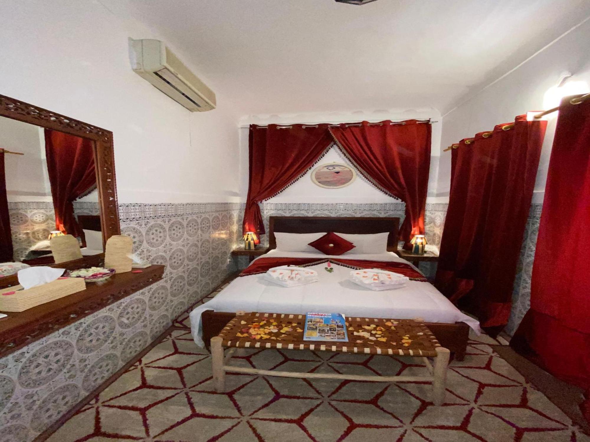 Riad Lazord De Marrakech Entier Marrakesh Eksteriør billede